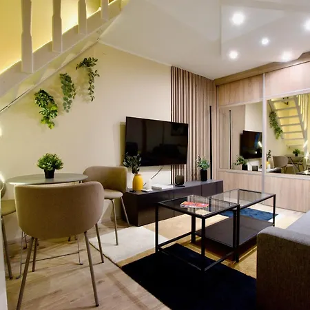 Standard By Hi5- In * Budapest