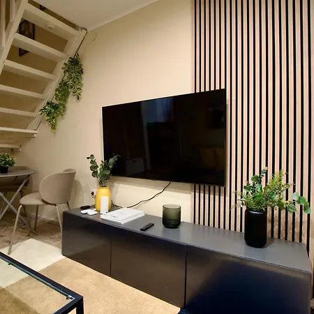 Standard By Hi5- In *