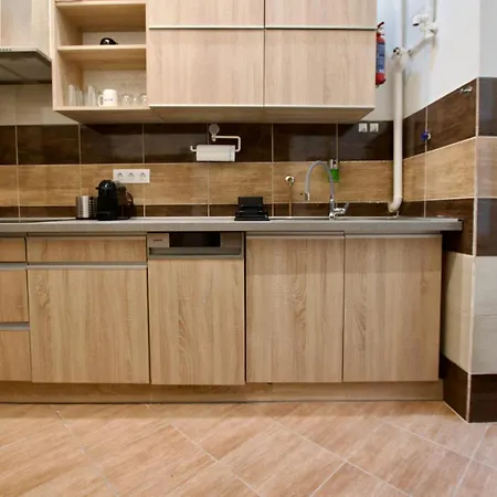 Standard By Hi5- In * Budapest