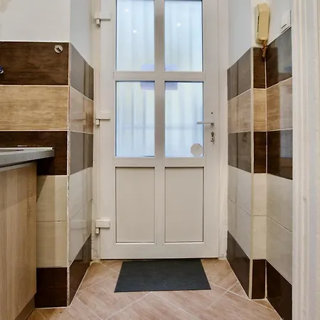 Διαμέρισμα Standard By Hi5- In *